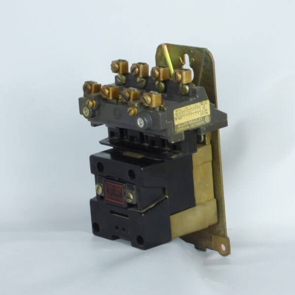 CONTACTOR 709 NEMA  SIZE 0 - Used - TESTED