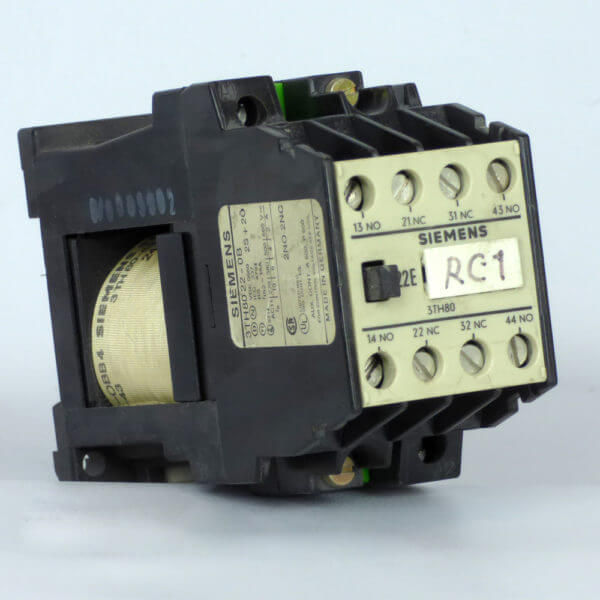 CONTACTOR 3TH-8022-0B  2 NO - 2 NC COIL 24 V DC - Used - TESTED