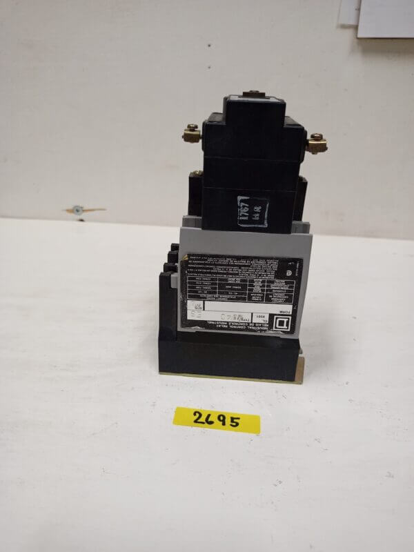 INDUSTRIAL CONTROL RELAY COIL 24V WITH LATCHING 8501 XL - Image 3