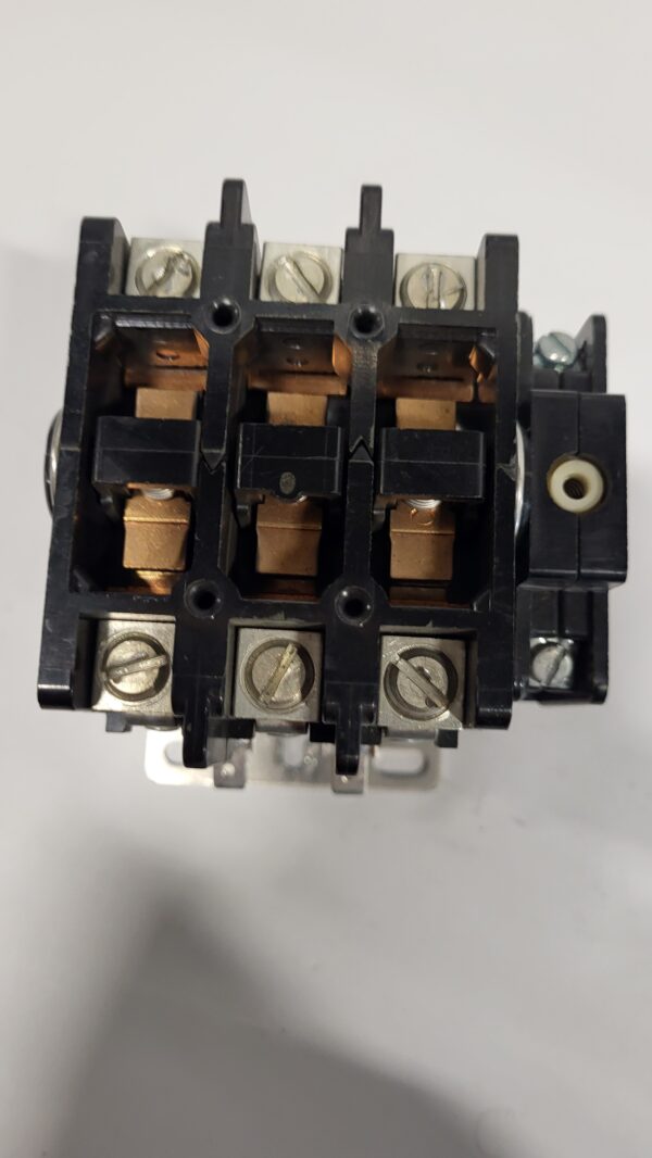LIGHTNING CONTACTOR 40A 3P COIL 120V - Image 2
