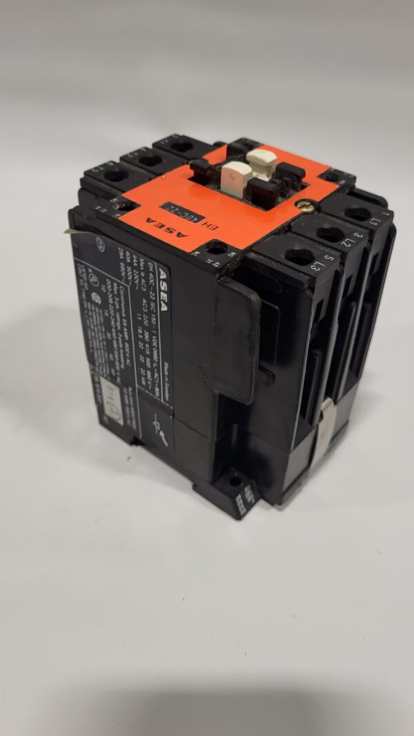 CONTACTOR EUR. 40HP COIL 120V - Image 3