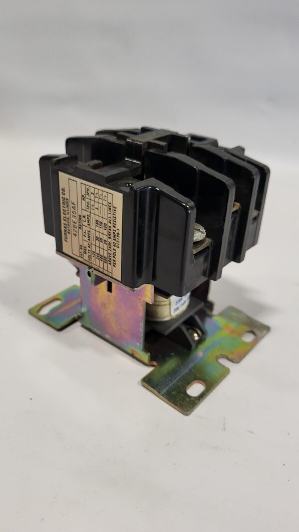 LIGHTNING CONTACTOR 30A 3P COIL 208/240V - Image 3