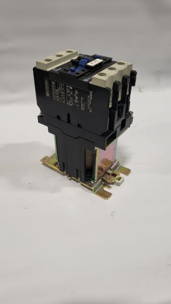CONTACTOR EUR. 30HP COIL 24V - Image 3