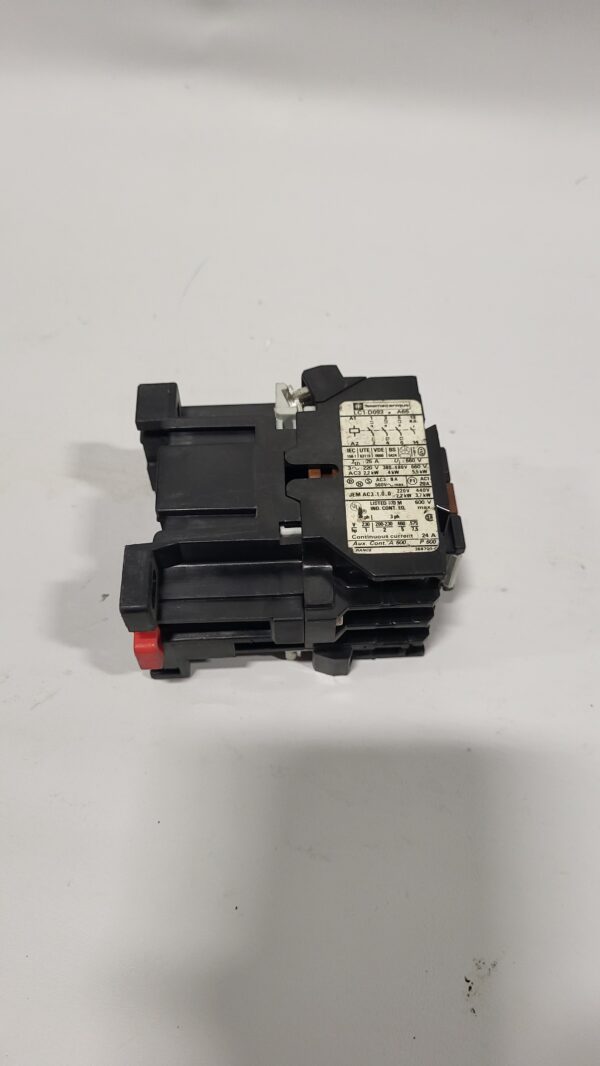 CONTACTOR EUR. 7.5HP COIL 220/240V - Image 2