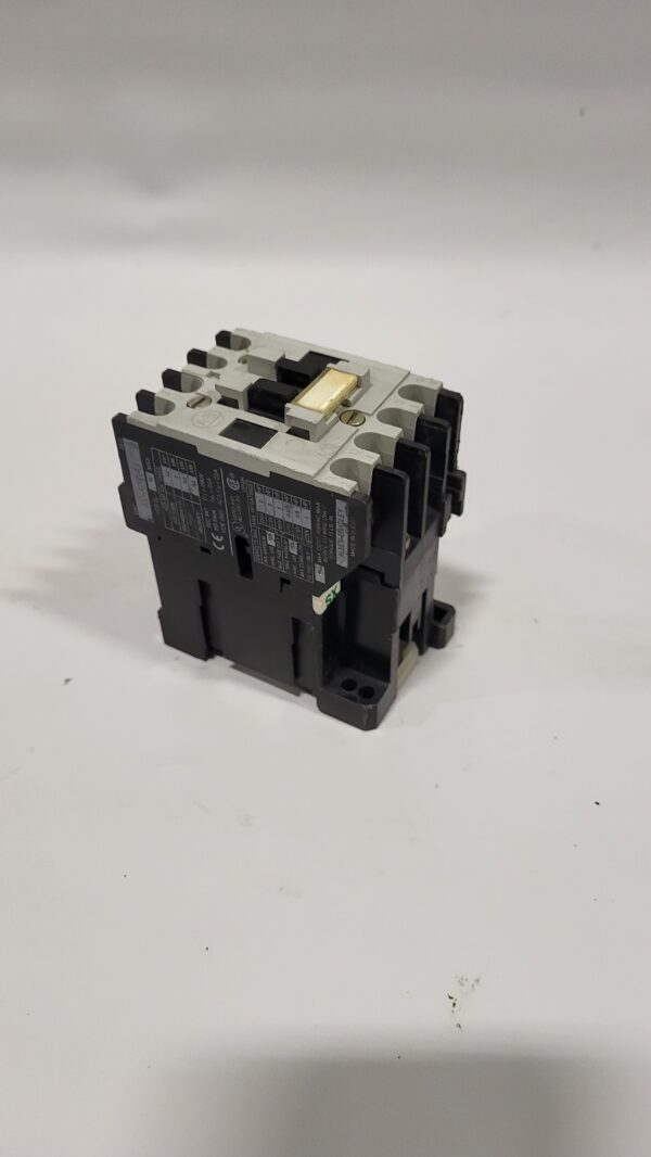 CONTACTOR EUR. 7.5HP COIL 240V - Image 3