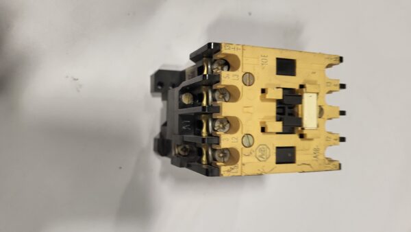 CONTACOR EUR. 15HP COIL 24V