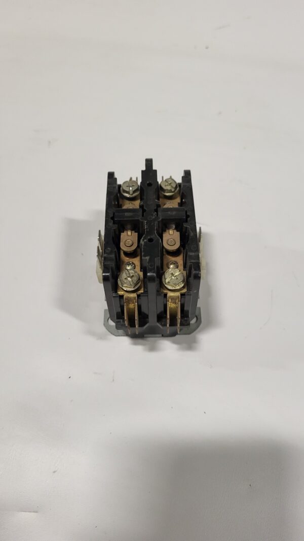 LIGHTNING CONTACTOR 25A 2P COIL 24VAC