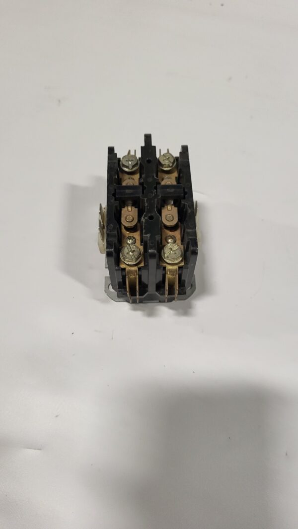 LIGHTNING CONTACTOR 25A 2P COIL 24VAC - Image 3
