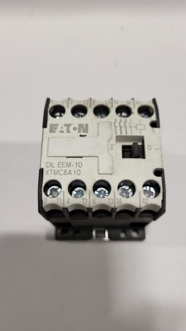 EUR. CONTACTOR 3HP COIL 120V DIL EEM-10