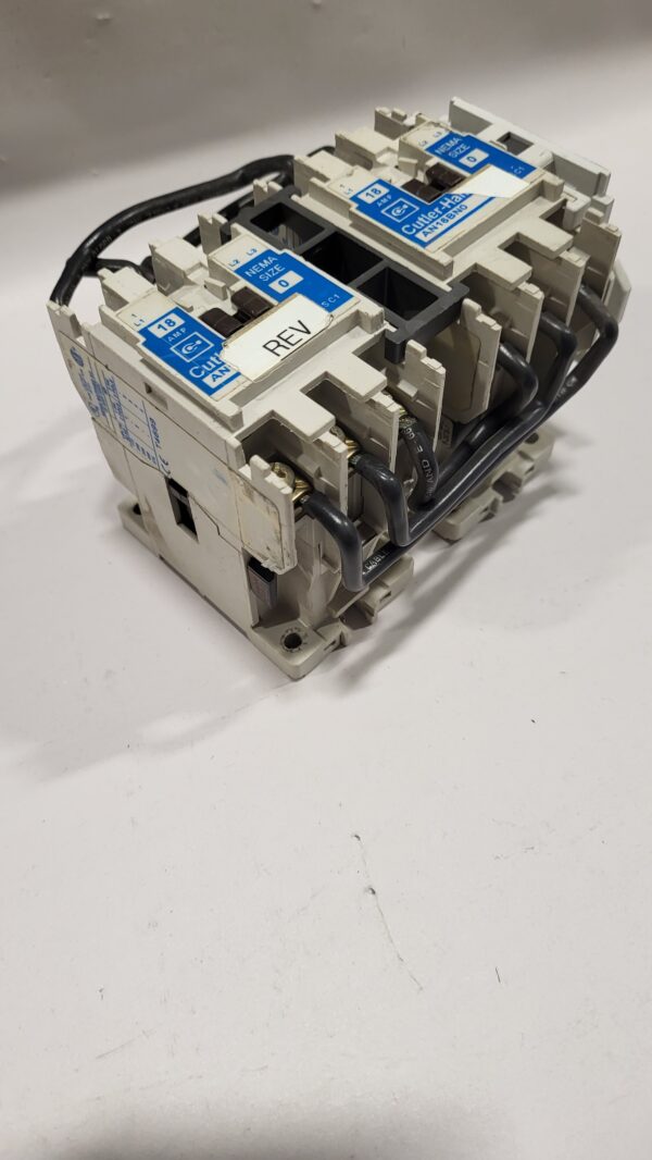 CONTACTOR NEMA SIZE 0 F/R 5HP COIL 120V - Image 3