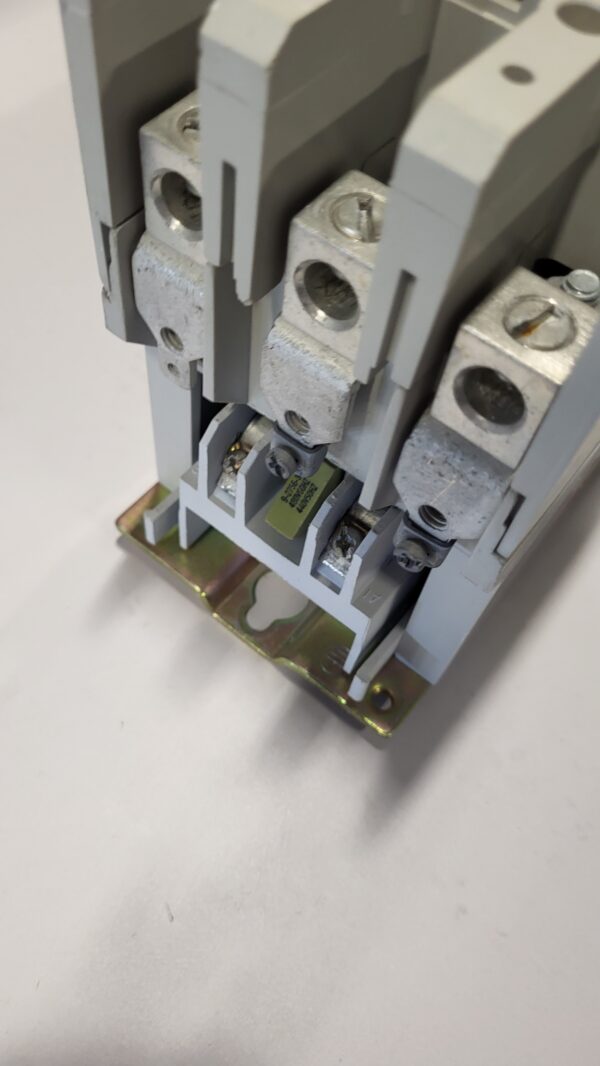CONTACTOR NEMA SIZE 3 90A MAX. 50HP, COIL 480V, AI - Image 2