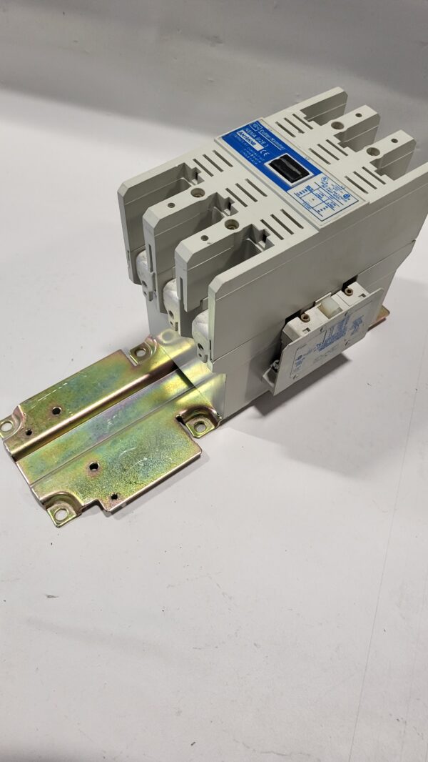CONTACTOR NEMA SIZE 3 90A MAX. 50HP, COIL 480V, AI - Image 3