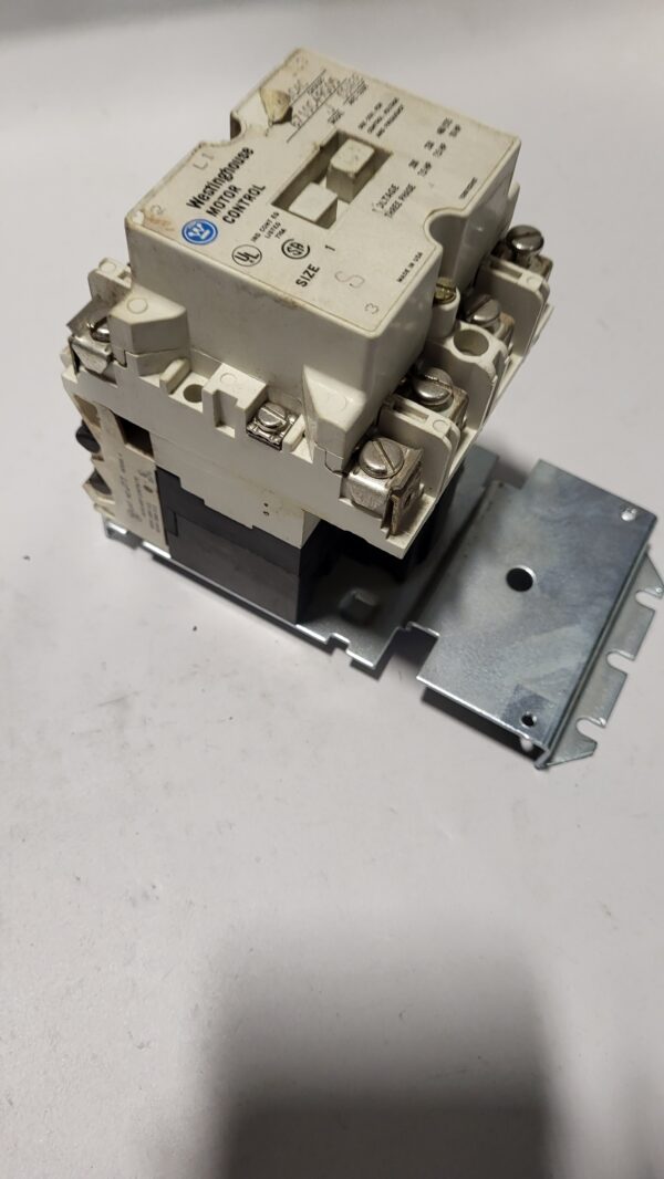 CONTACTOR NEMA SIZE 1, 10HP COIL 120V, STYLE = 6710C49G05 - Image 3