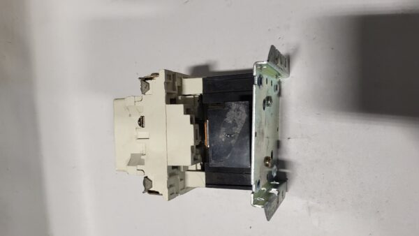 CONTACTOR NEMA SIZE 1, 10HP COIL N/A, STYLE = 6710C54G06 - Image 2