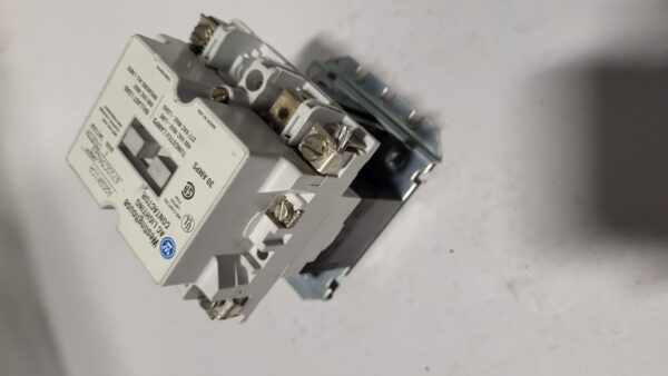 LIGHTNING CONTACTOR 30A 3P COIL 120V, STYLE = 6710C54G23 - Image 3